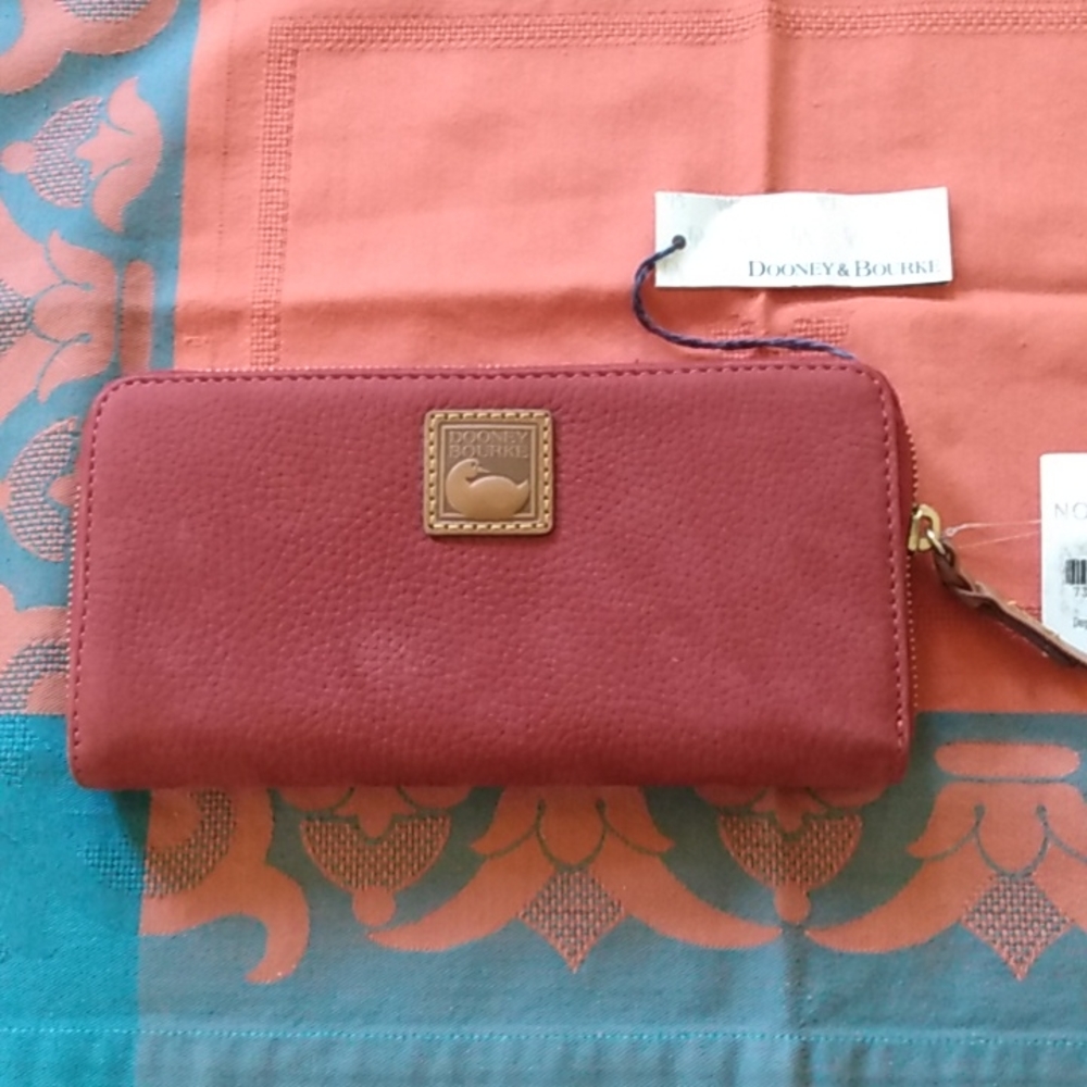 NWT Dooney & Bourke Zip Around Wallet